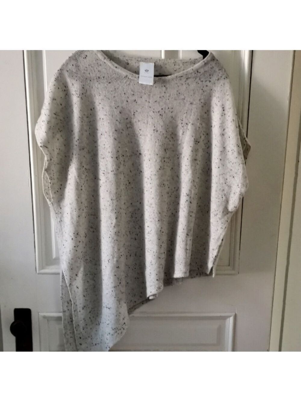 FRAAS 💯 cashmere speckled gray & black wool poncho. Asymmetrical. One size.